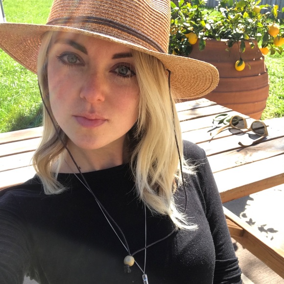 Meet your Posher, Natalie - Picture 4 of 4